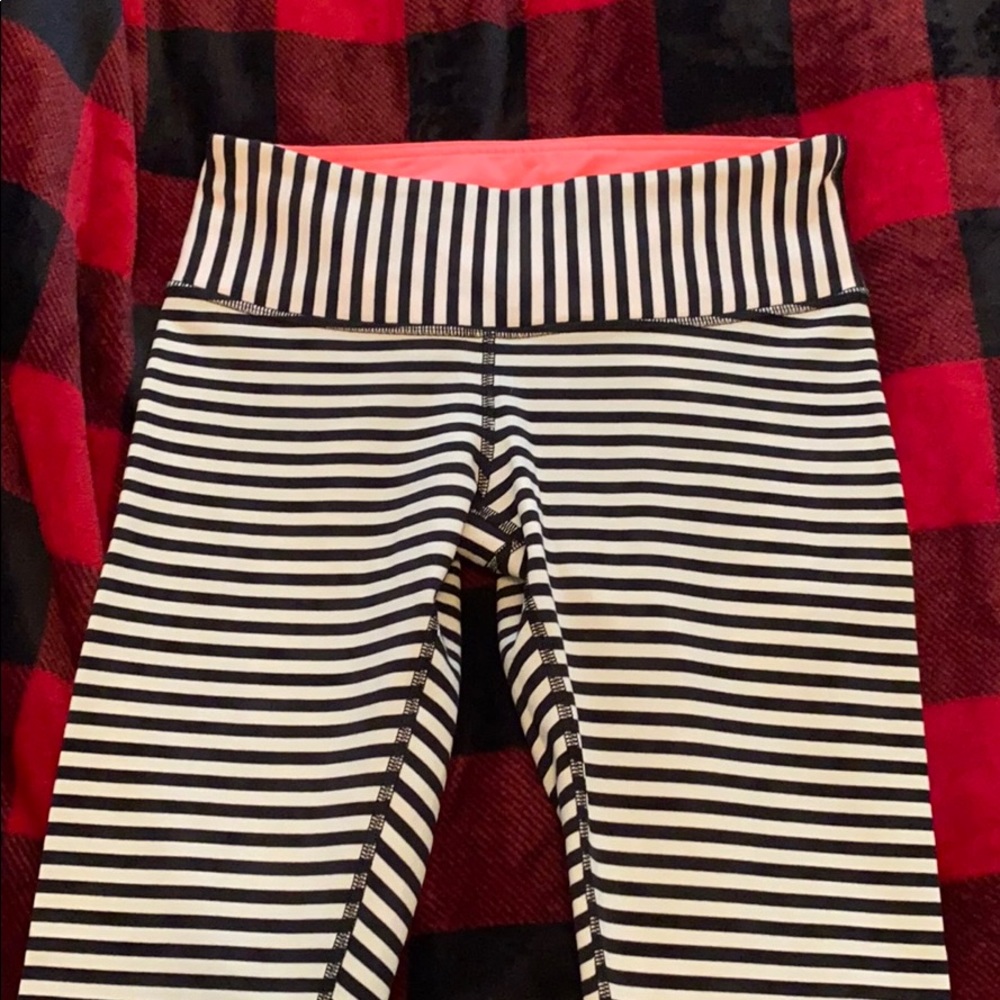 Lululemon Wunder Unders full length size 6